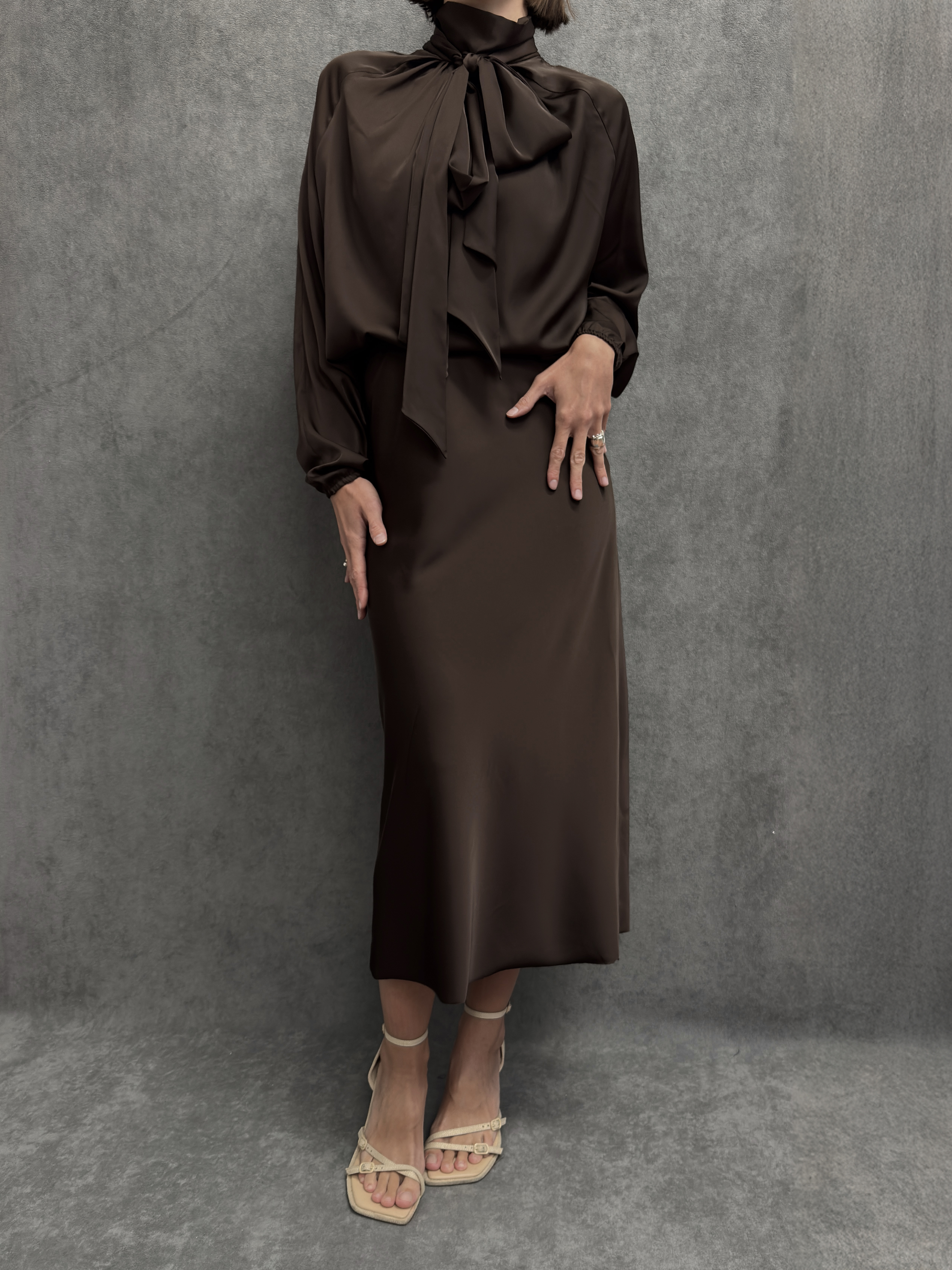DEAL / Bow-tie blouse and midi skirt