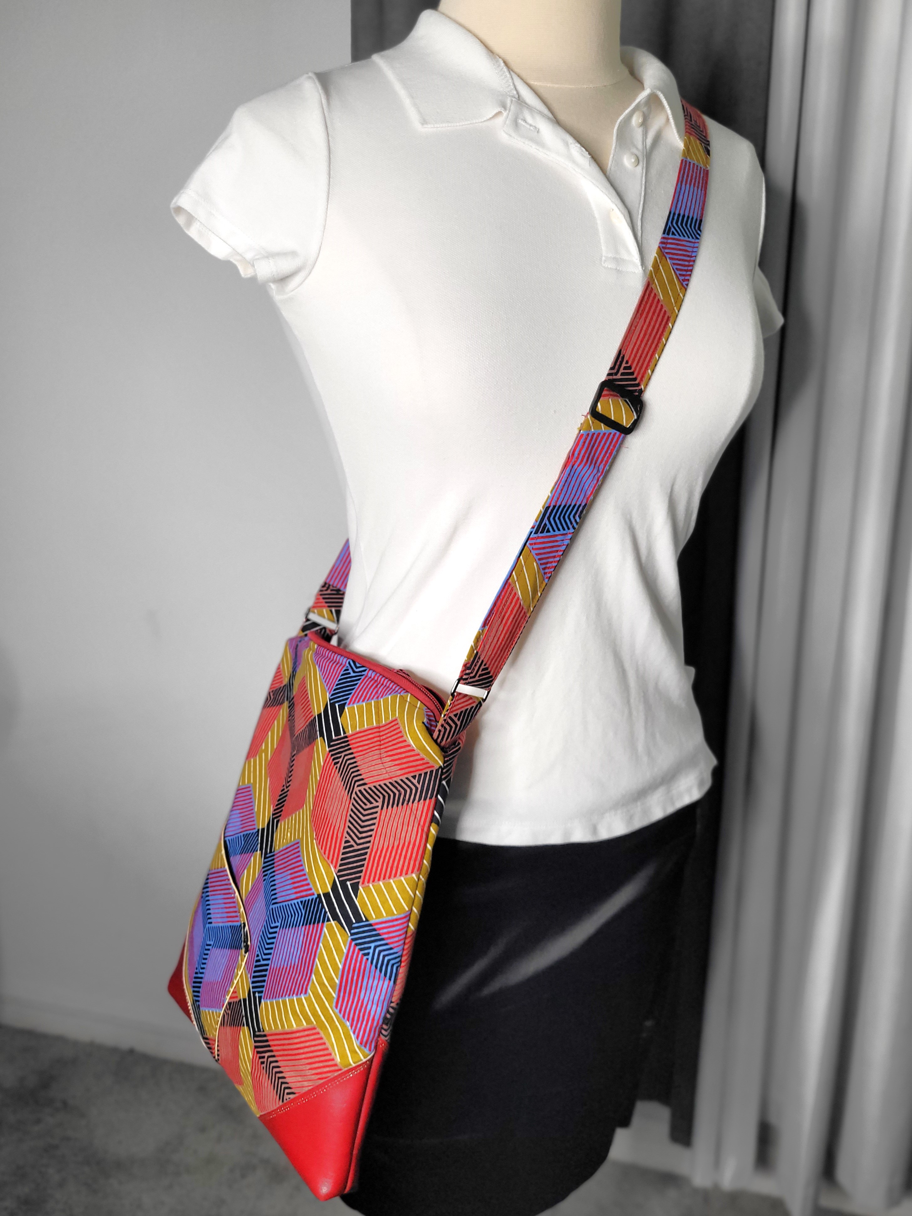 Geometric Pattern Shoulder Bag