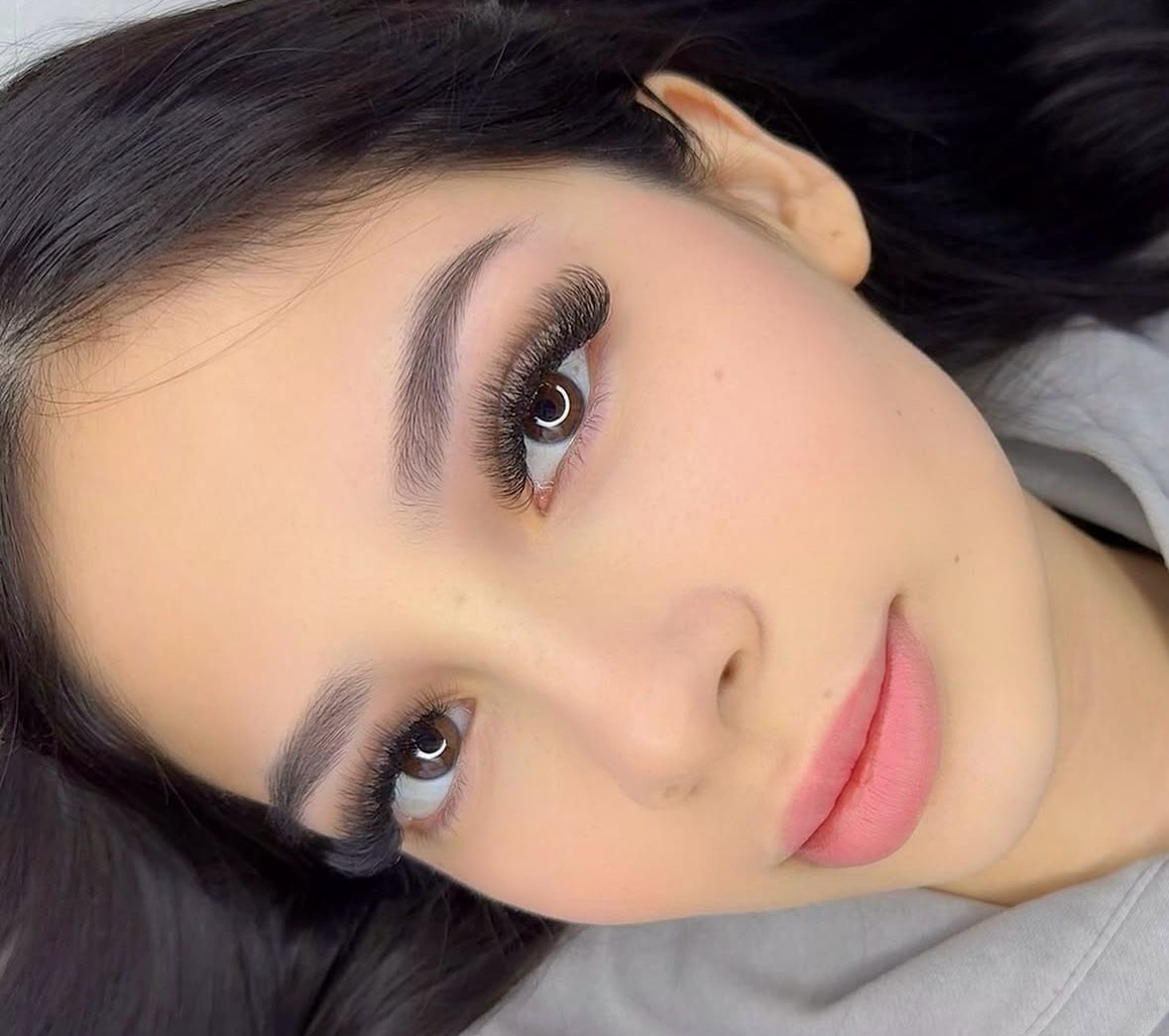 Extensiones de pestañas volumen griego