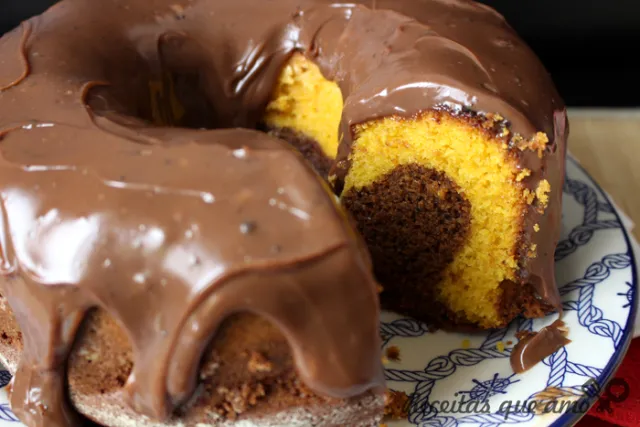 Bolo Caseiro Mesclado com Cobertura