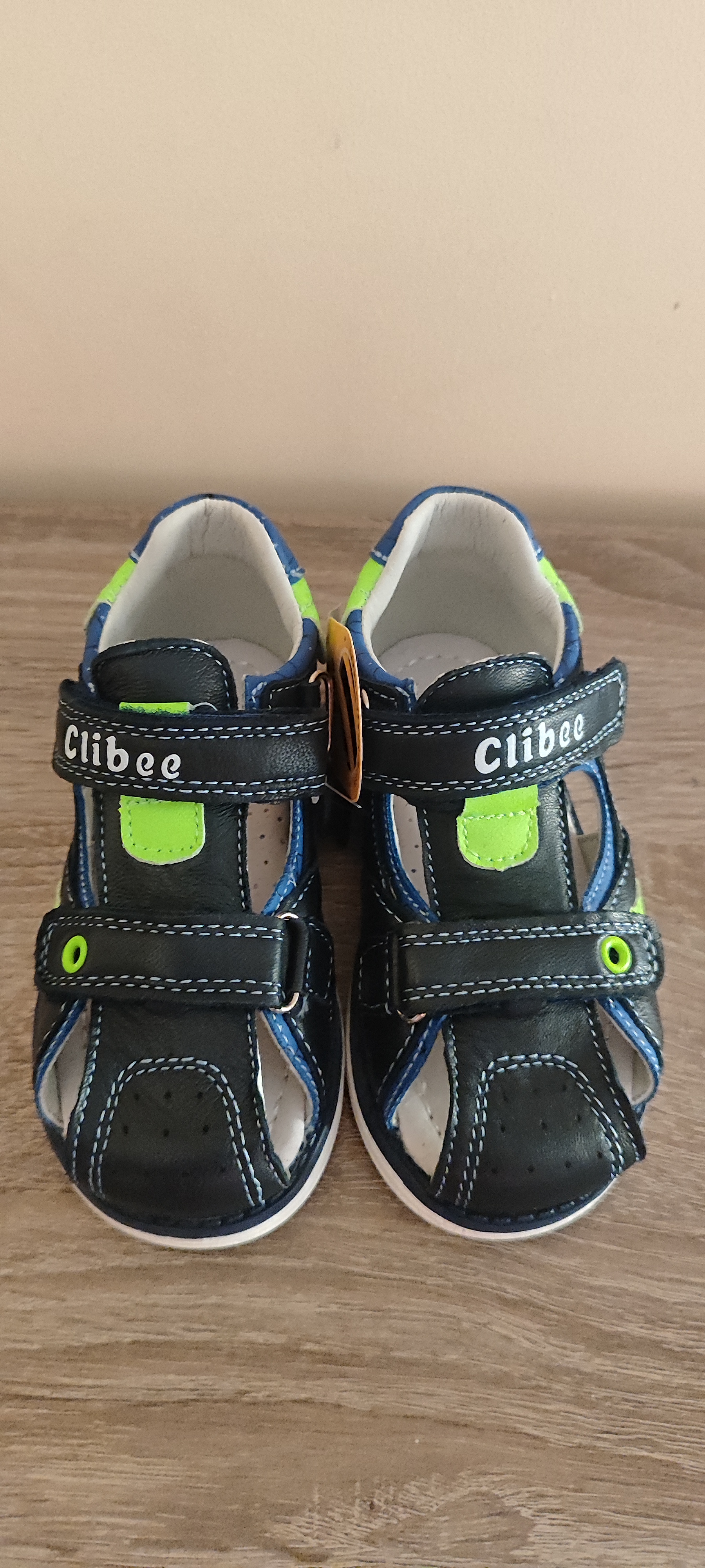 Odinės basutės su uždaru priekiu ir tvirtu kulnu Clibee 20-25