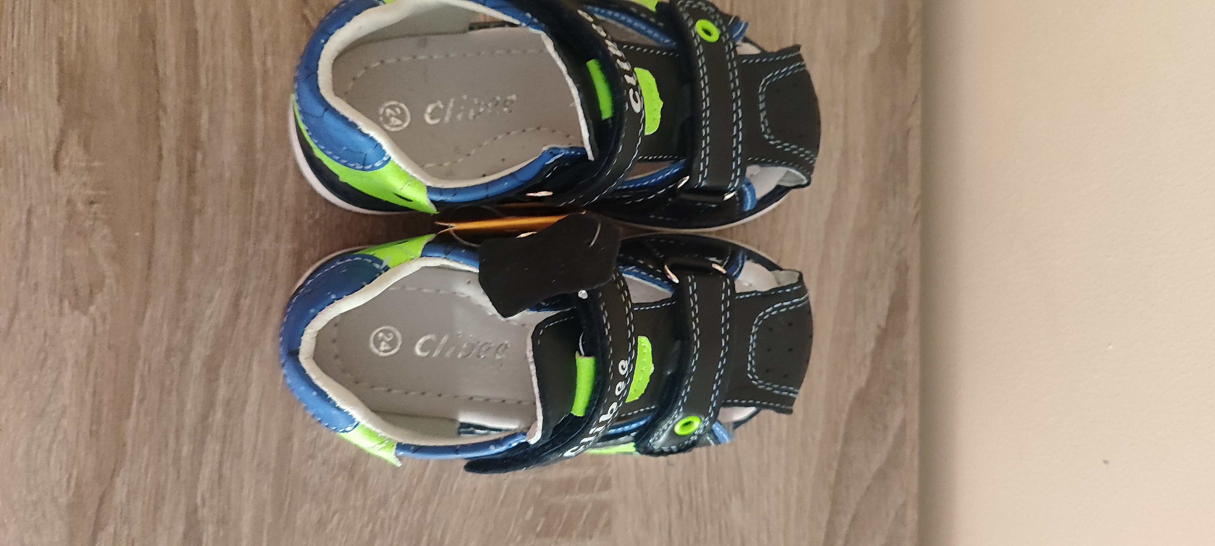 Odinės basutės su uždaru priekiu ir tvirtu kulnu Clibee 20-25