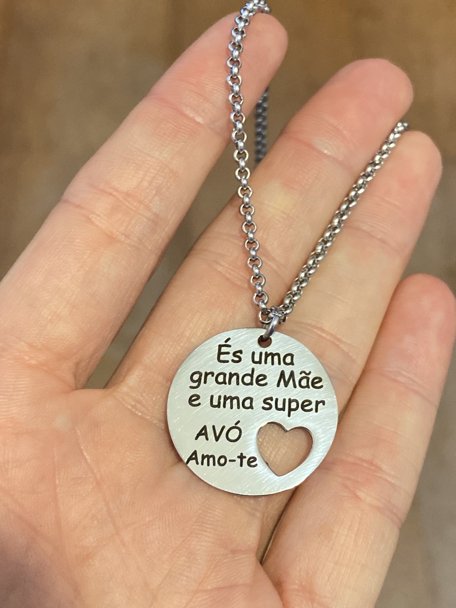 Colar com medalha recorte coração