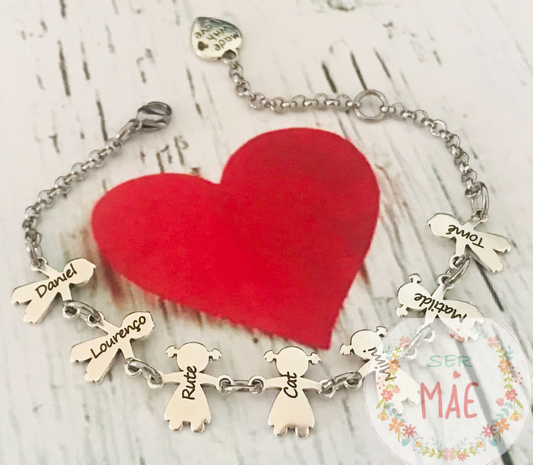 Pulseiras com meninos/as