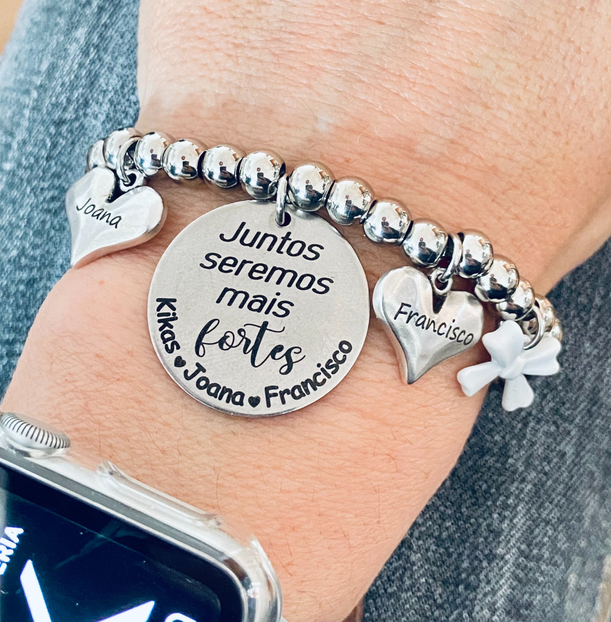 Pulseira com medalha e coração