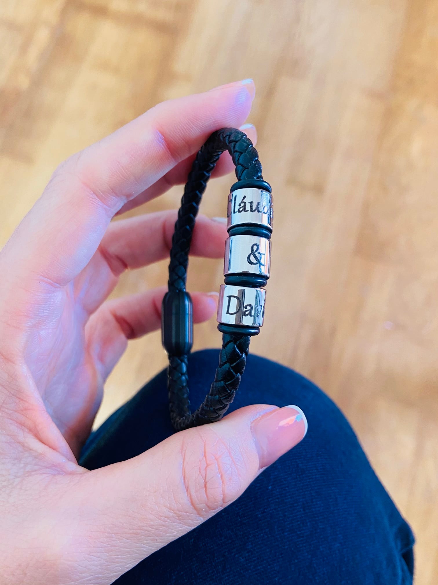 Pulseira em Couro com Argolas Personalizadas