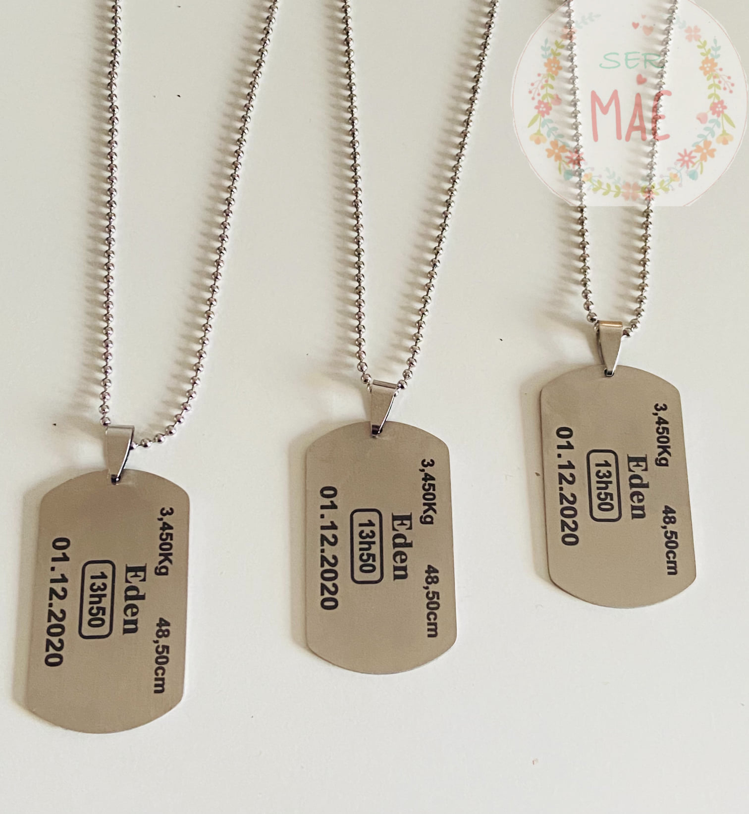Colar com medalha estilo militar com dados de nascimento