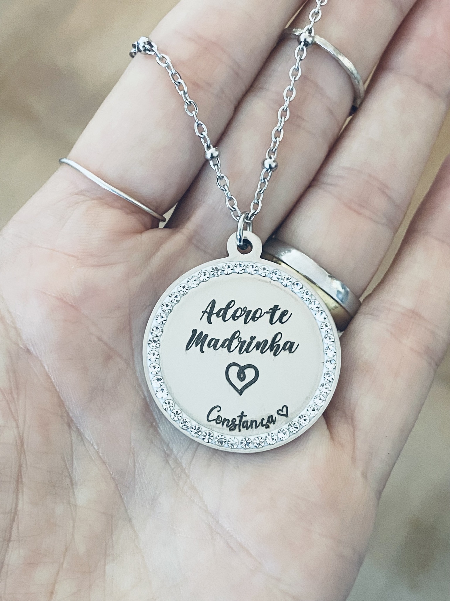 Colar com Medalha com Brilhantes