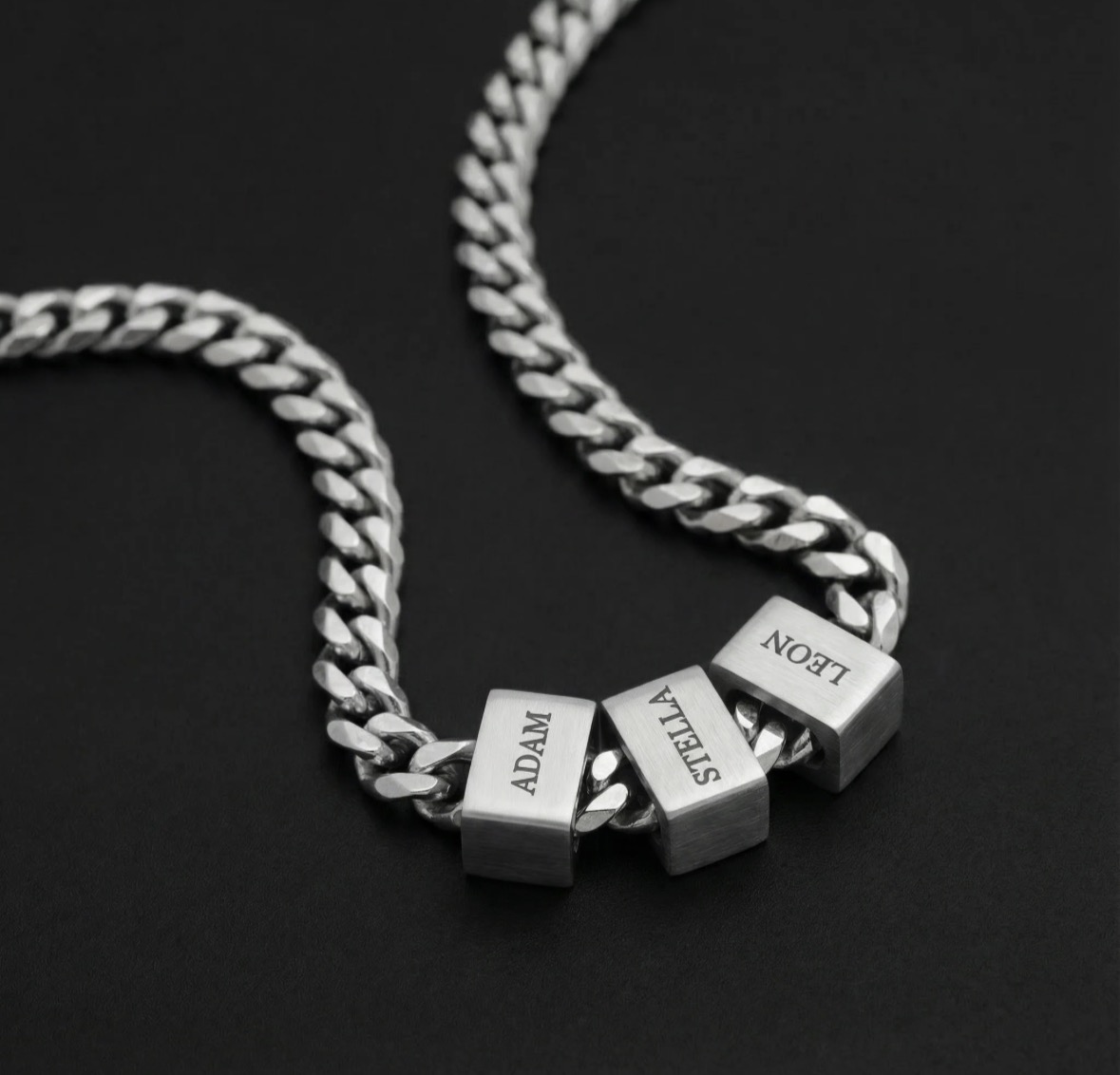 Colar aço com peças personalizadas