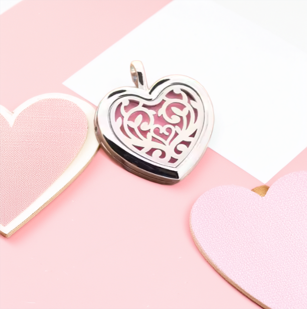 Heart Shape Essential Oil Aromatherapy Diffuser Locket Necklace with 10pcs Pads