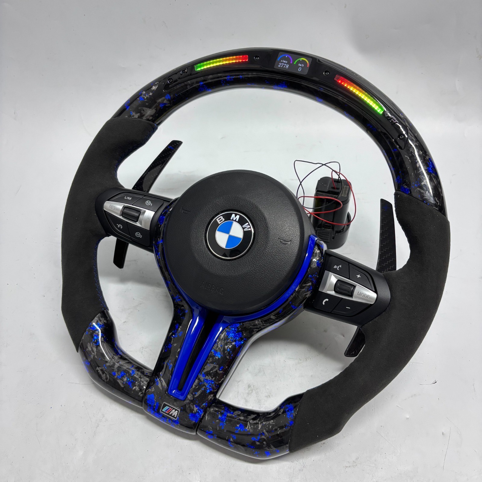 Volant avec LED BMW M en Fibre de Carbone - Finition Relief Bleu 