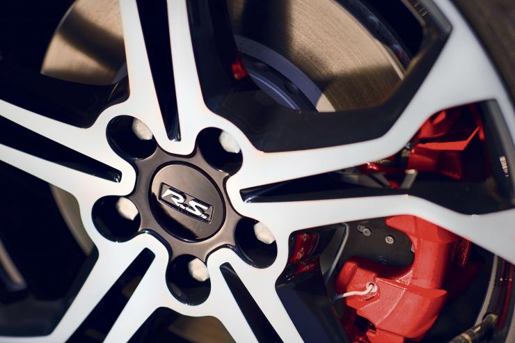 Cache moyeux original noir R.S. à l'unité