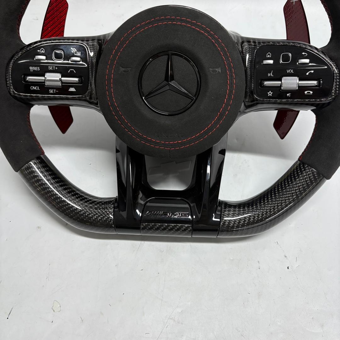 Volant Mercedes-AMG Performance – Carbone avec LED intégrées (Custom)
