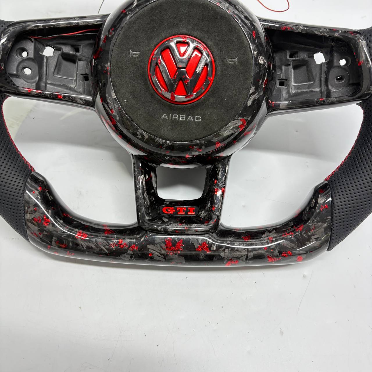 Volant avec LED Golf 7 / 7.5 (GTI, GTD, R, Highline) Logo Rouge 