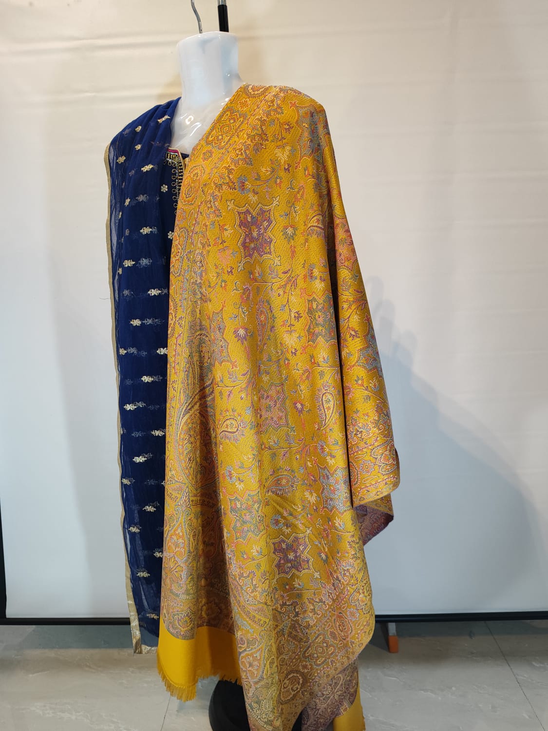 Kashmiri shawl premium