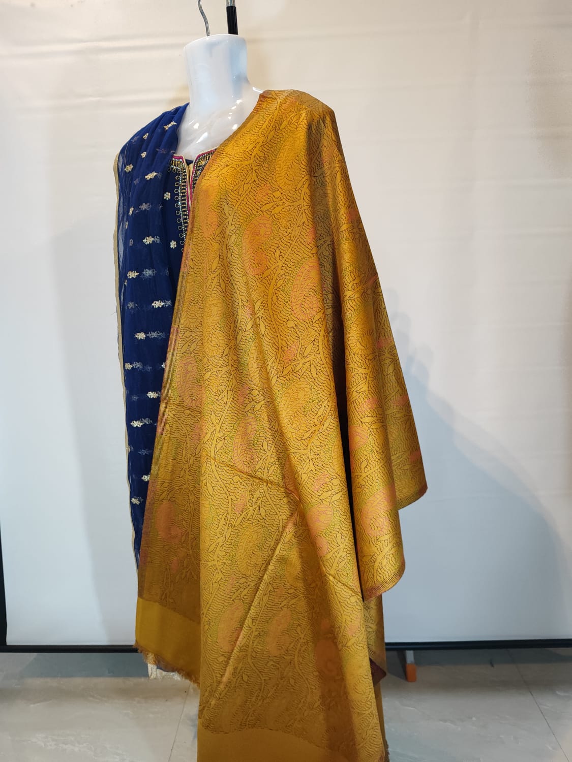 Kashmiri shawl premium