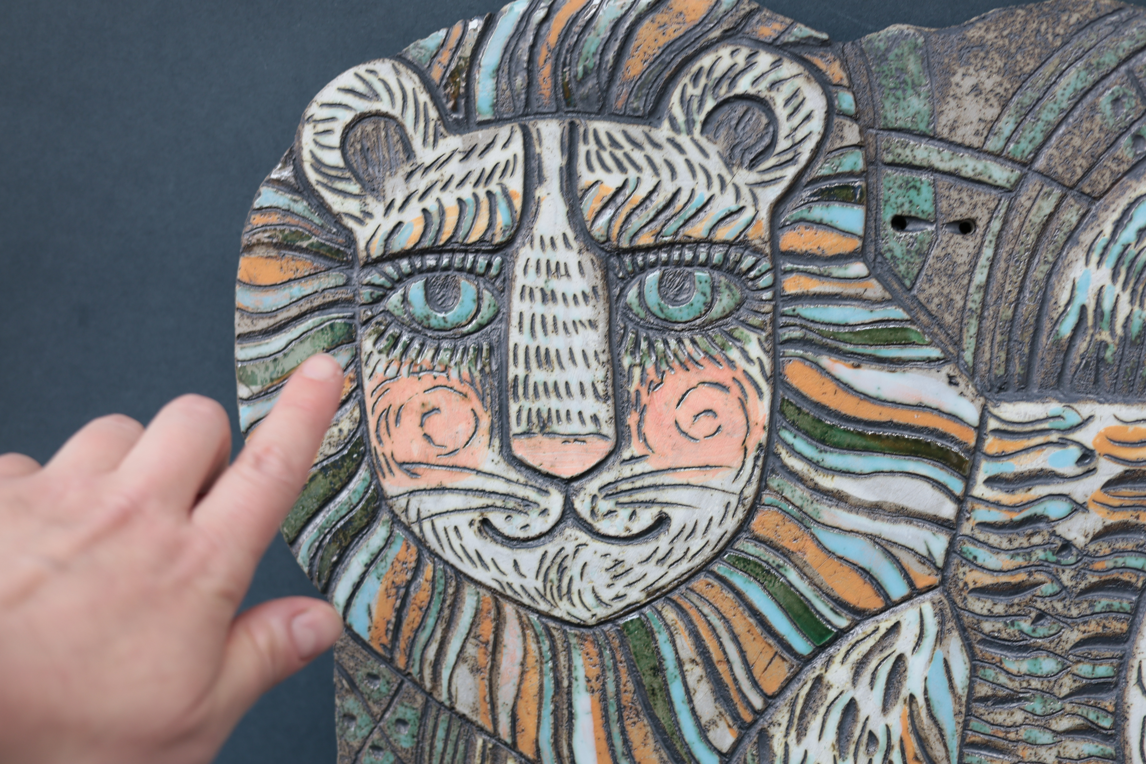 Relief wall panel - Lion