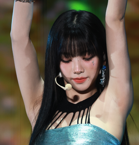 Karina 231010 카리나   (1173 pics - 13.2 gb)