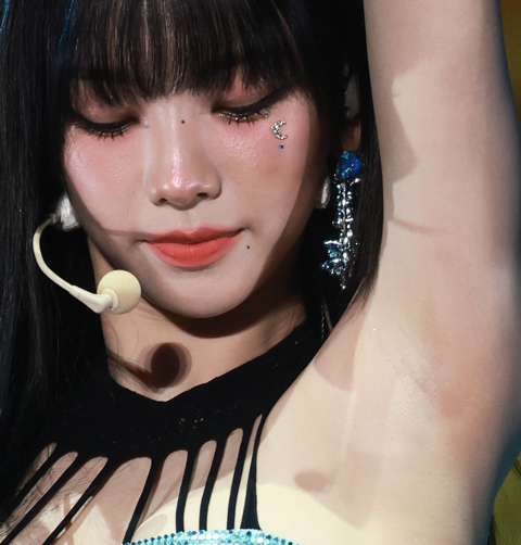 Karina 231010 카리나   (1173 pics - 13.2 gb)