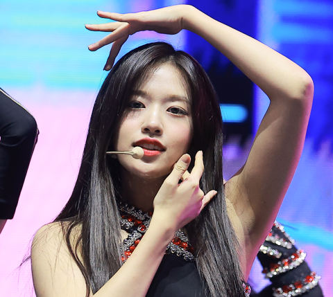 Yujin 안유진 221008 1775 pics