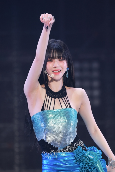 Karina 231010 카리나  Blue clothes 2.73 gb 242 pics ZOOMABLE