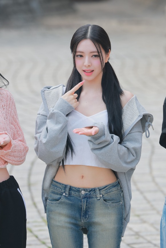 230801 Yuna 유나 424