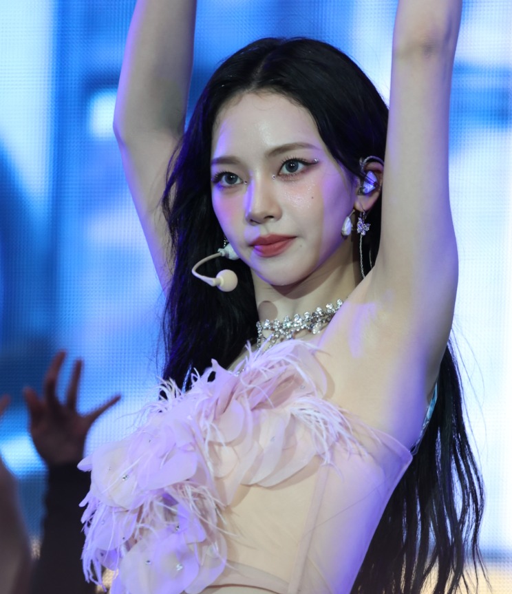KARINA 230811 카리나   (600 pics - HD)
