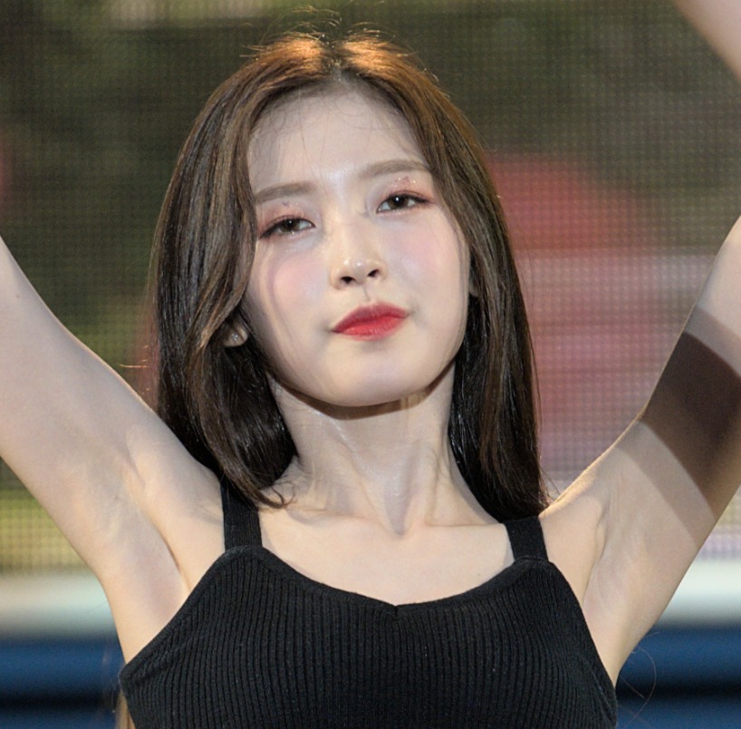 Arin 190727 303 pics