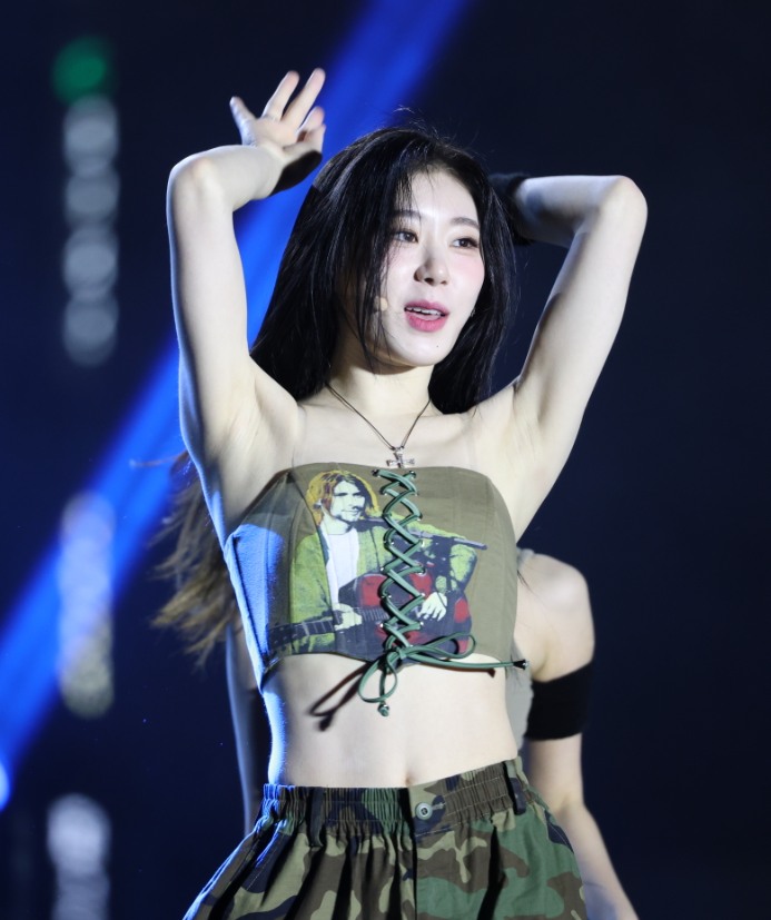 231011 Chaeryeong (112 pics - but great quality with good content)