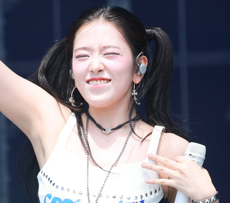 IVE - Ahn Yujin 240817 (2023 pics - 9.16 gb)