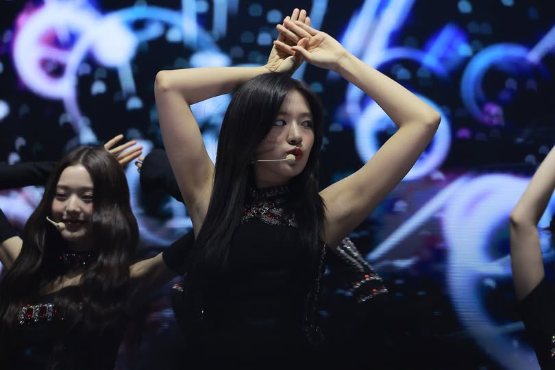 Yujin 안유진 221008 1775 pics