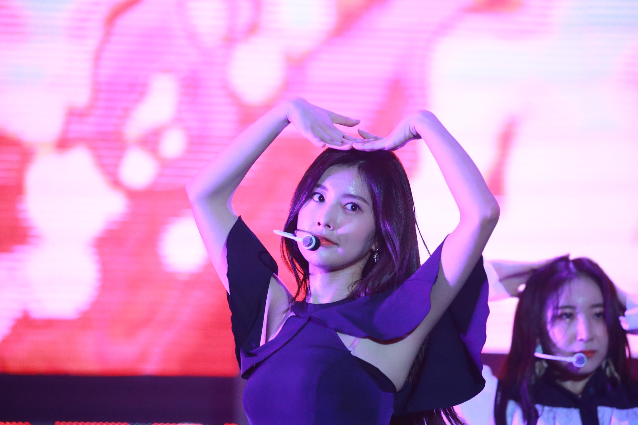 Izone Minju & Sakura 190803 (3348 pics - 24.2 gb)