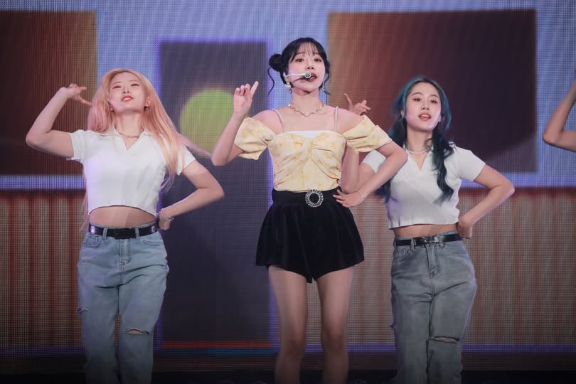 Jo yuri 조유리 220703 929 pics