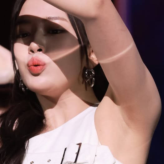 Yujin 221216 (3100 pics - 23.3 gb)