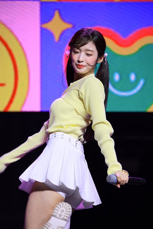 No pits Arin 231005  (1000 pics - 8.5 gb)