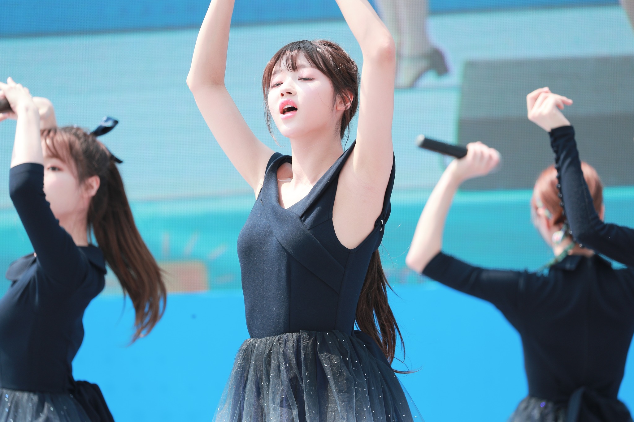 YooA 190522 different photographer (373 pics 3.95 gb)