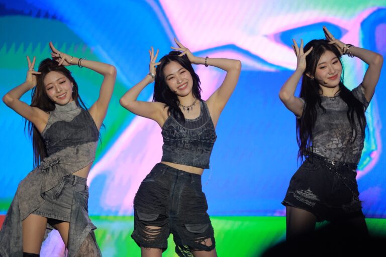 Ryujin and some Yeji 240907 (417 pics - 5.17 gb)