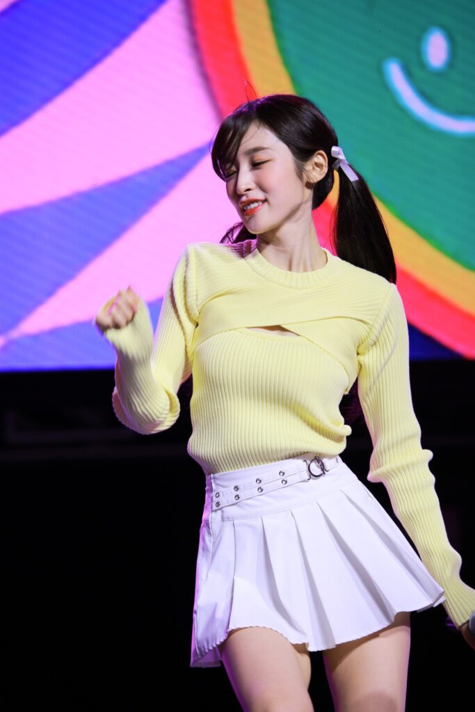 No Pits Arin Yellow sweatshirt  (212 pics 1.81 gb)