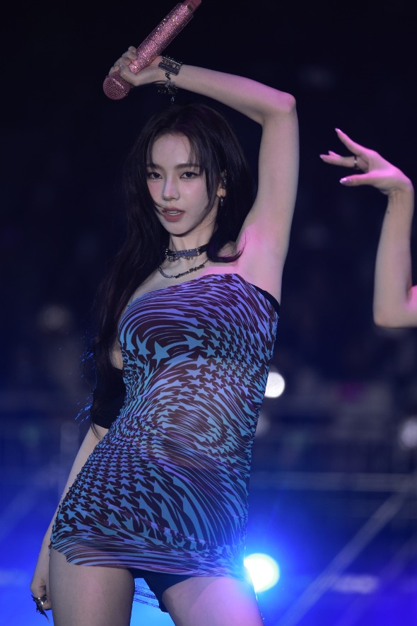 241005 Karina 카리나 1658  (Different Photographer)