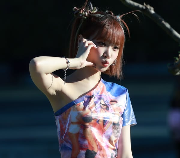 240830 Chaewon 2823 pics
