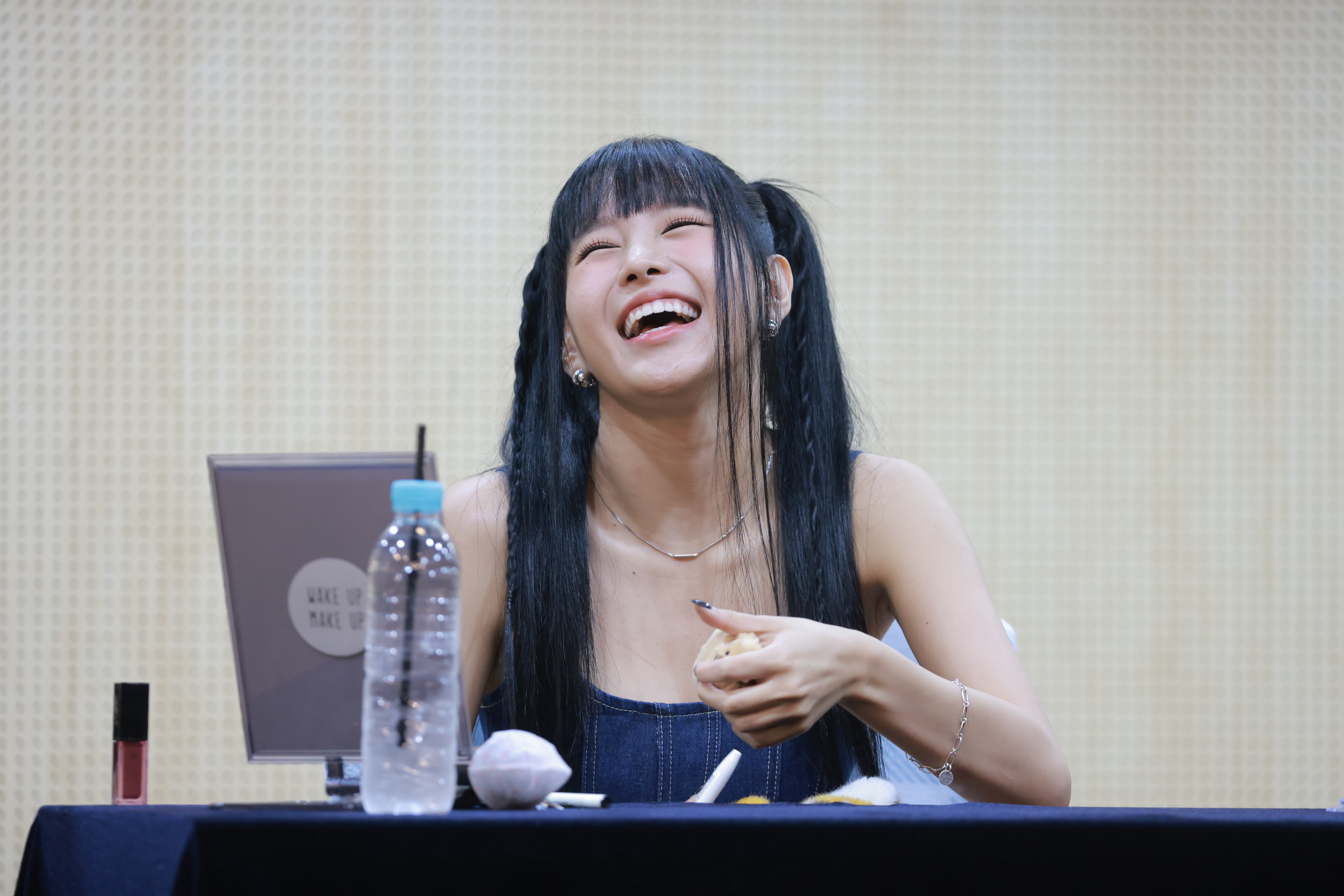 230806 Natty- KISS OF LIFE  817 pics