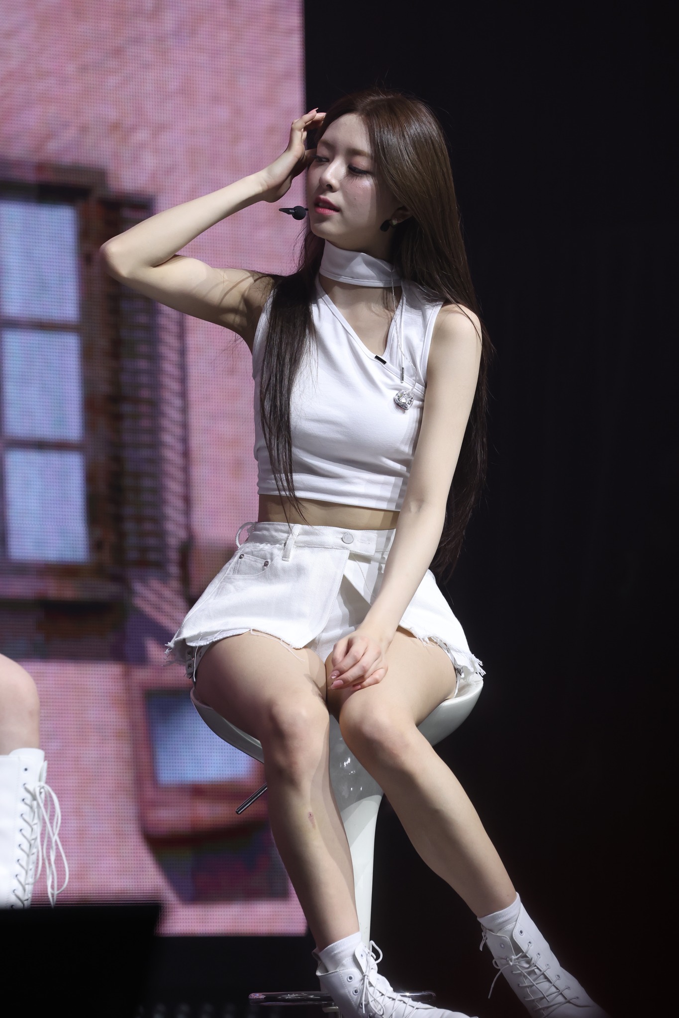 241102 Yuna 4674 pics