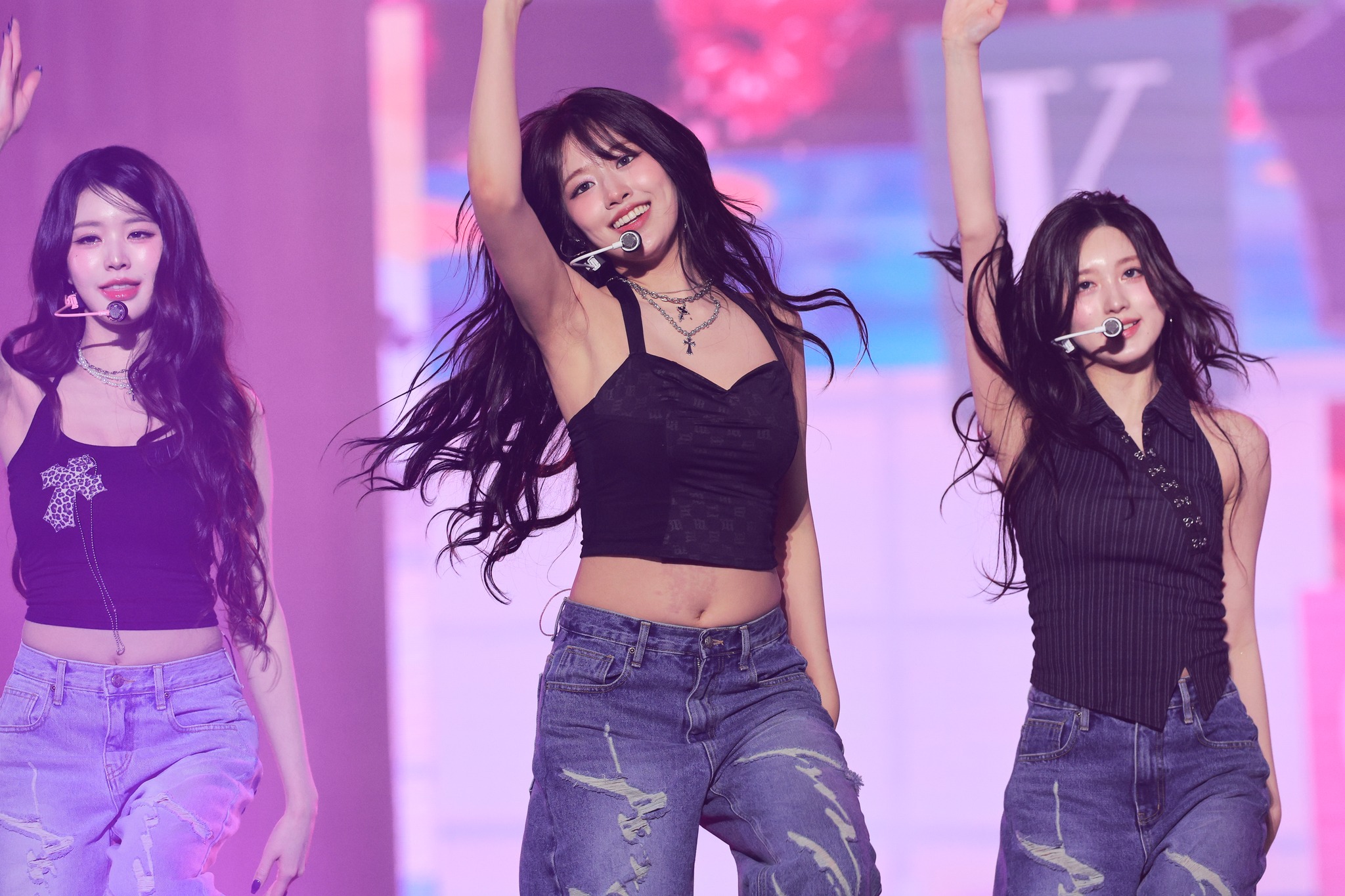 250405 Ahn Yujin 2070 pics