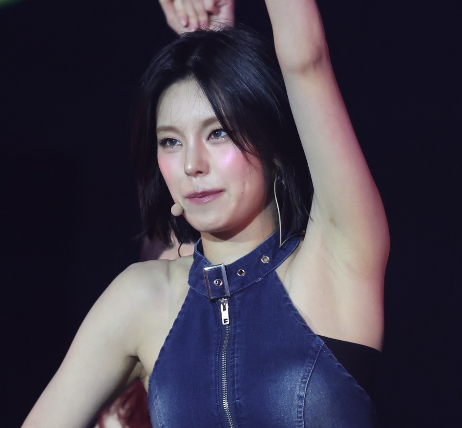 250426 Yeji 1961 pics