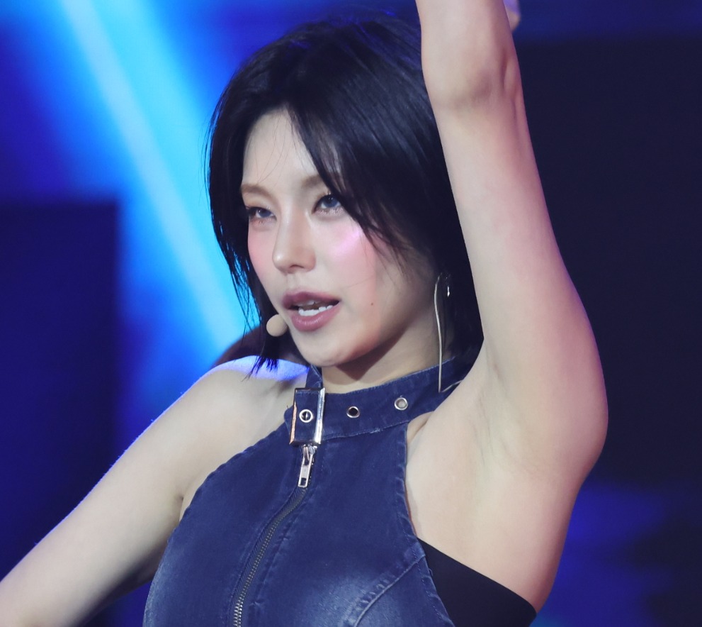 250426 Yeji 1961 pics