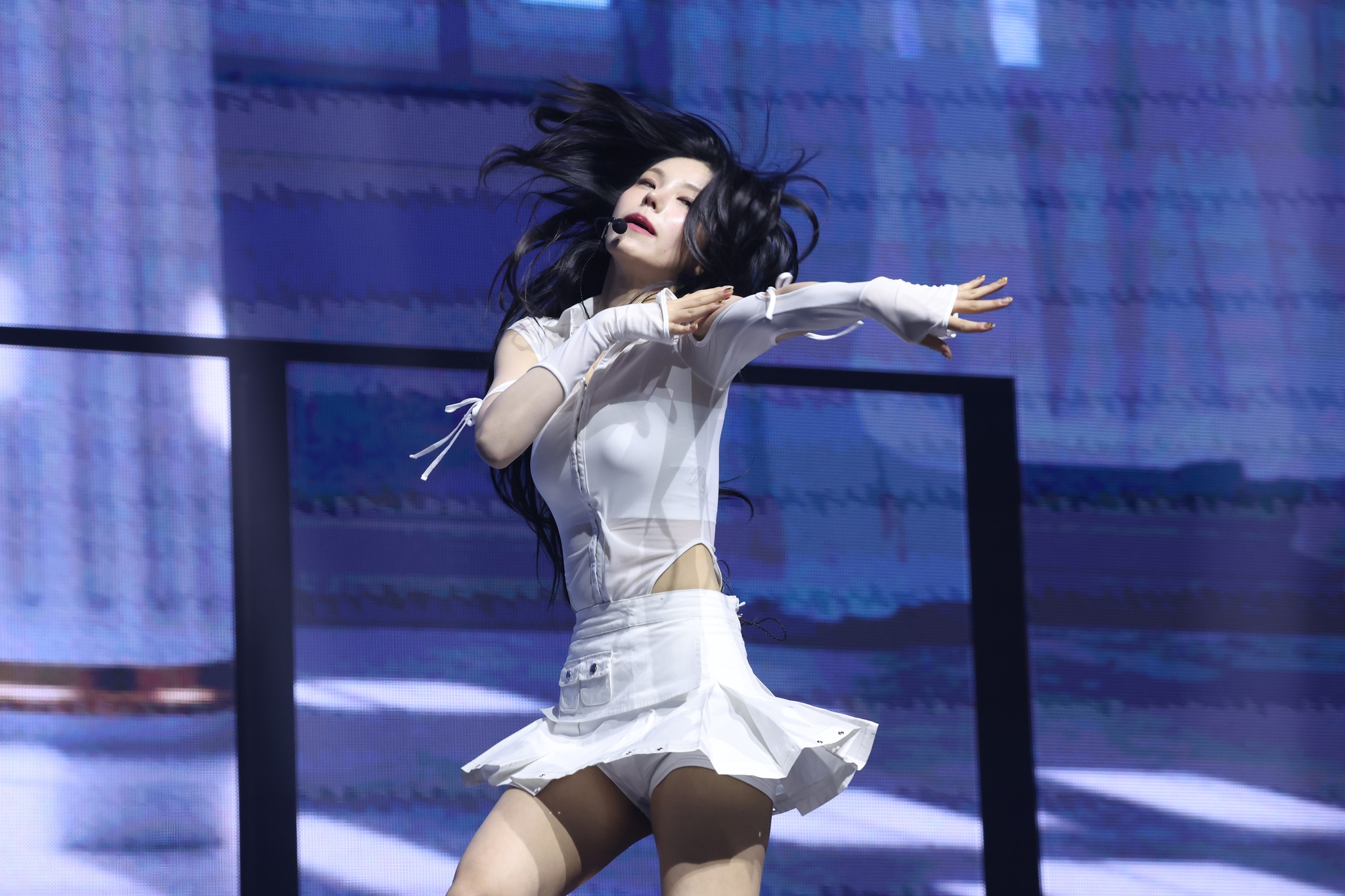241102 Yeji 3513 pics