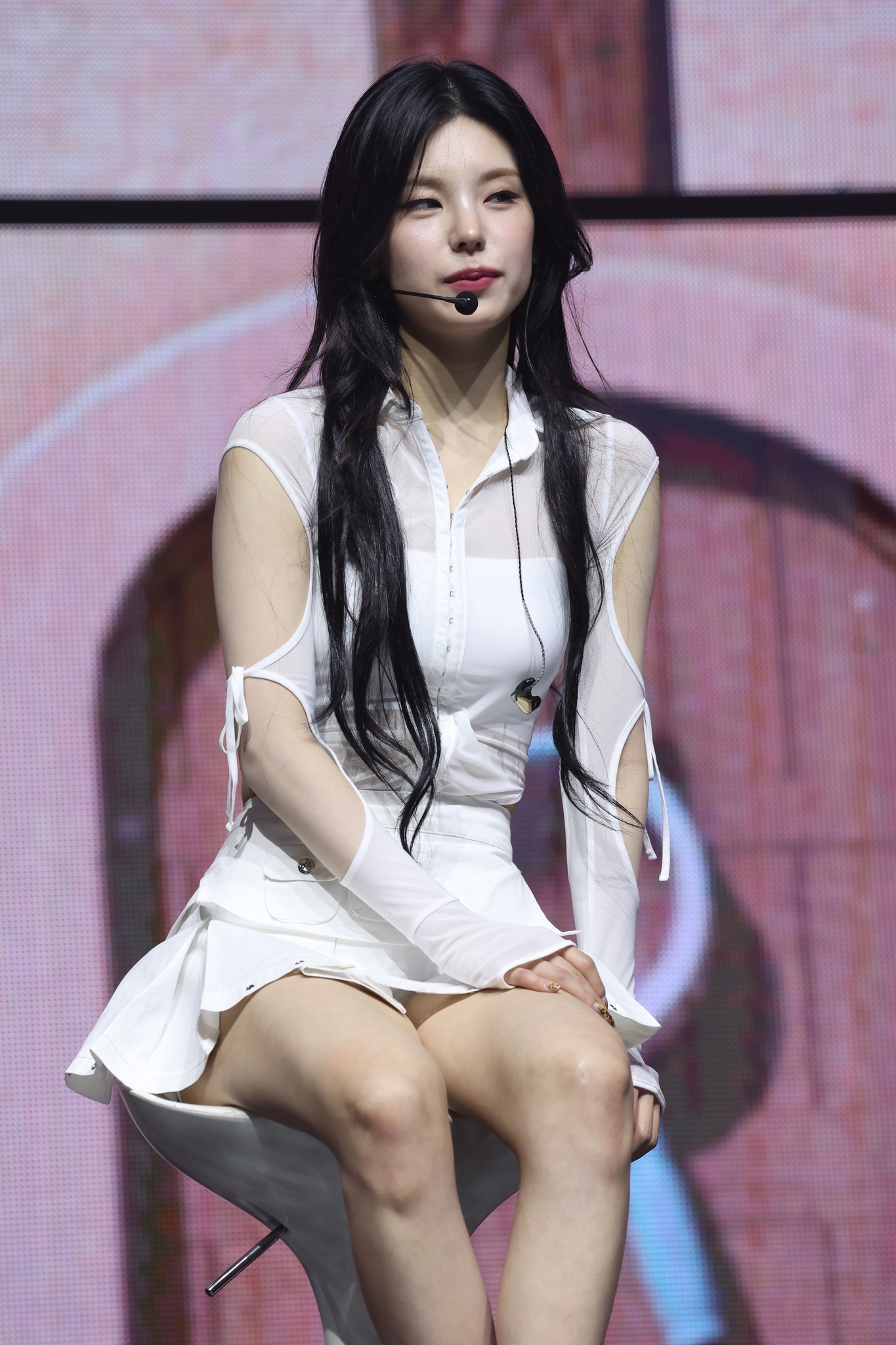 241102 Yeji 3513 pics