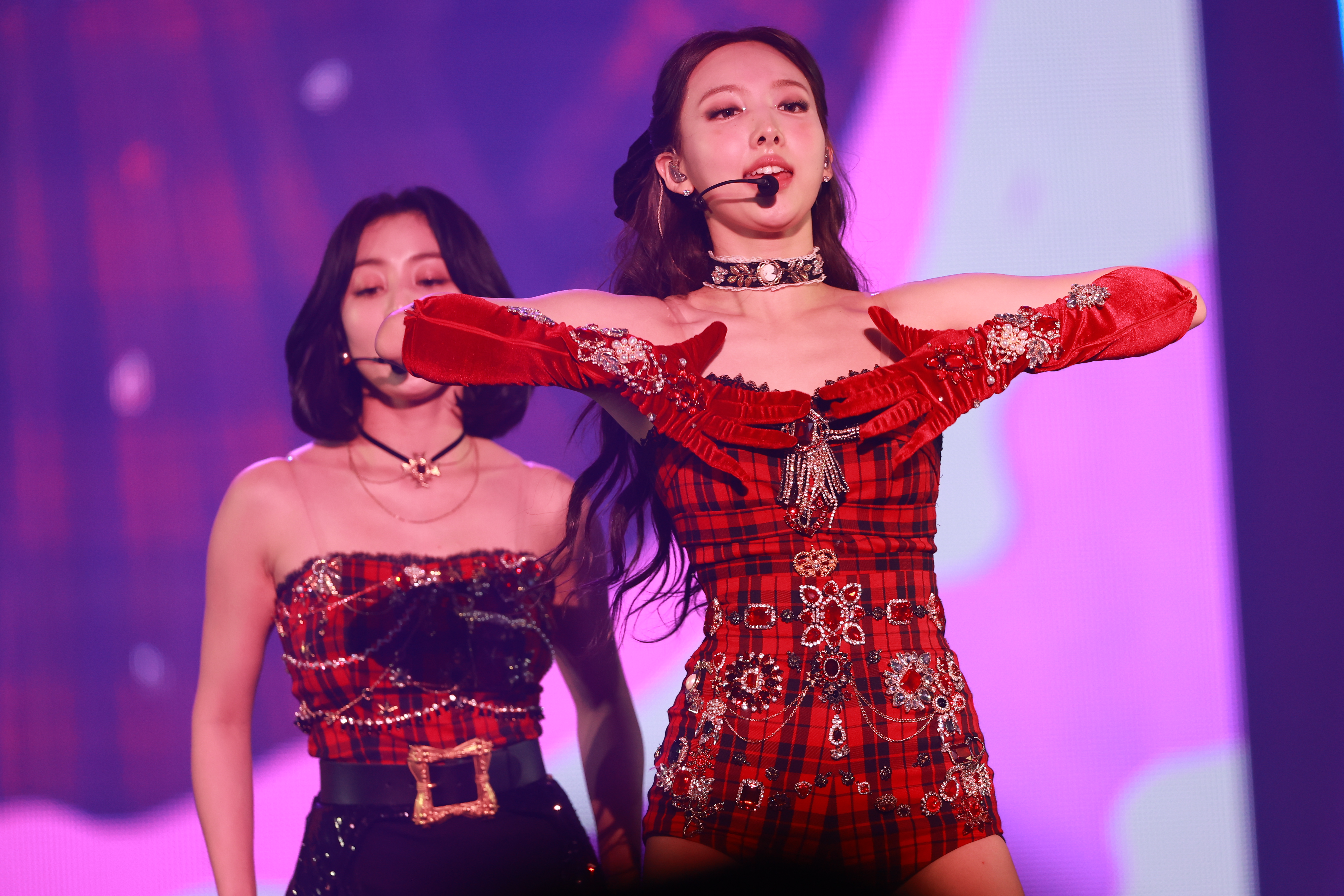 211226 Nayeon data 949 pics