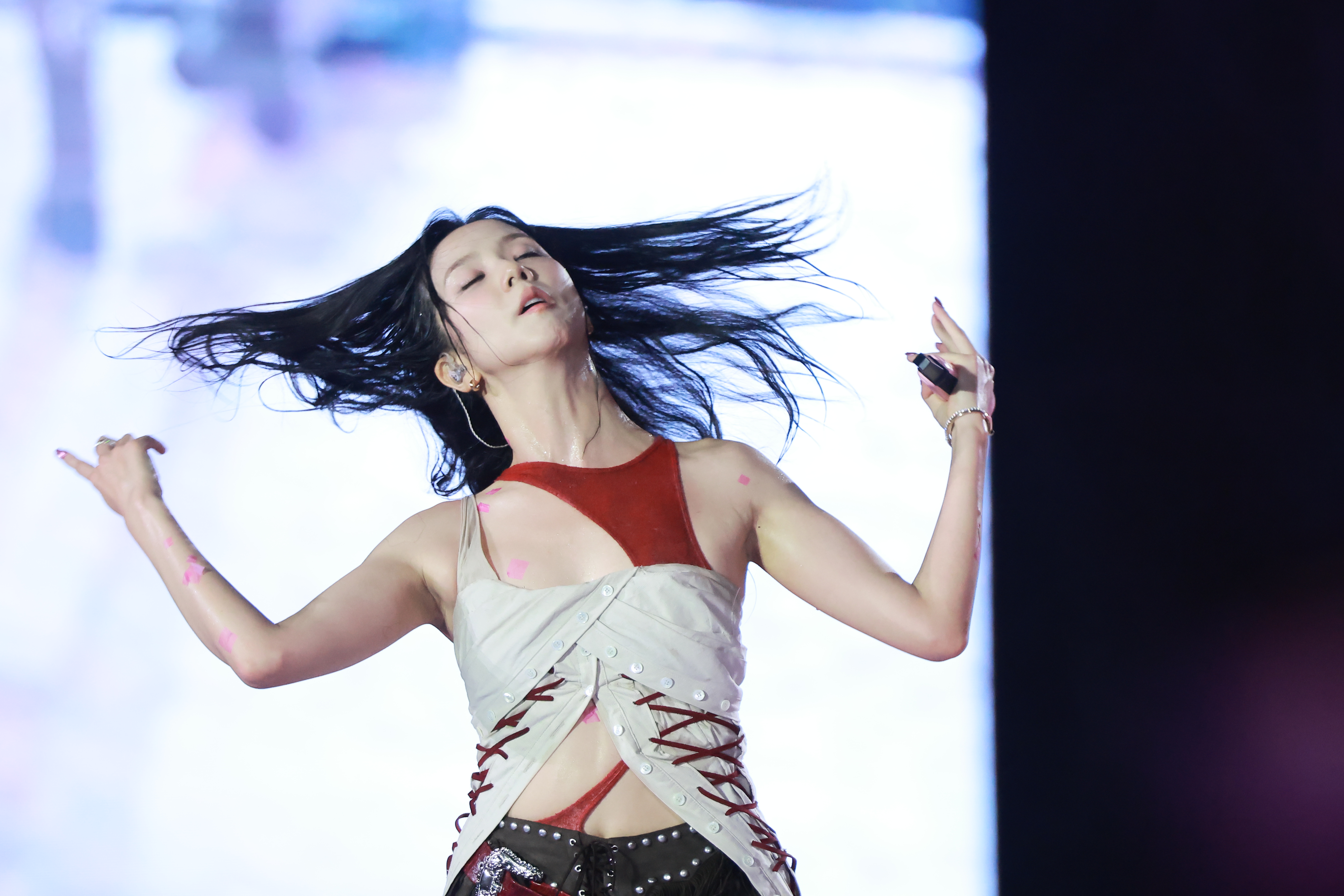  250706 Jisoo 900 pics