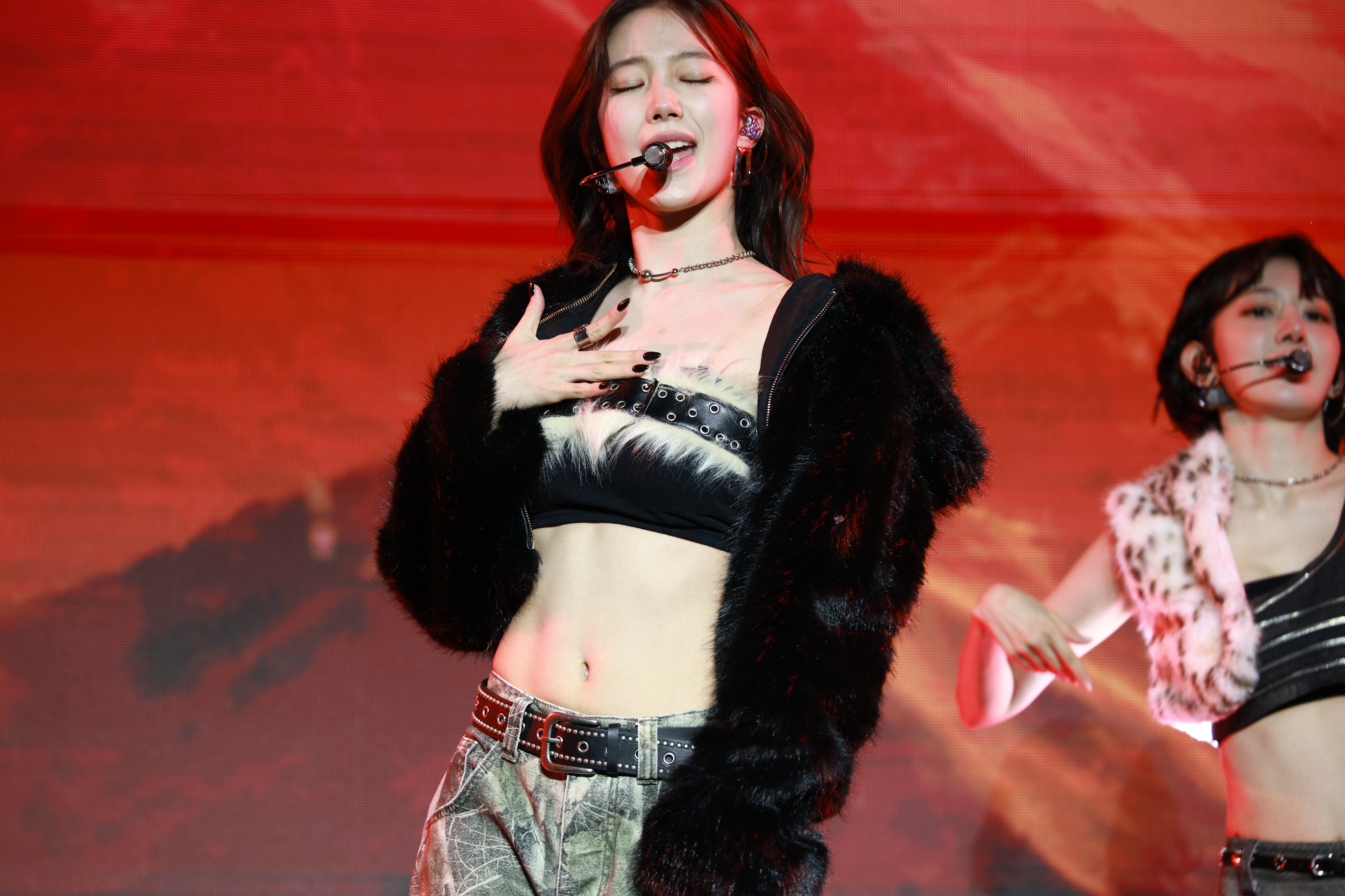 251030 Kazuha 1100+ pics